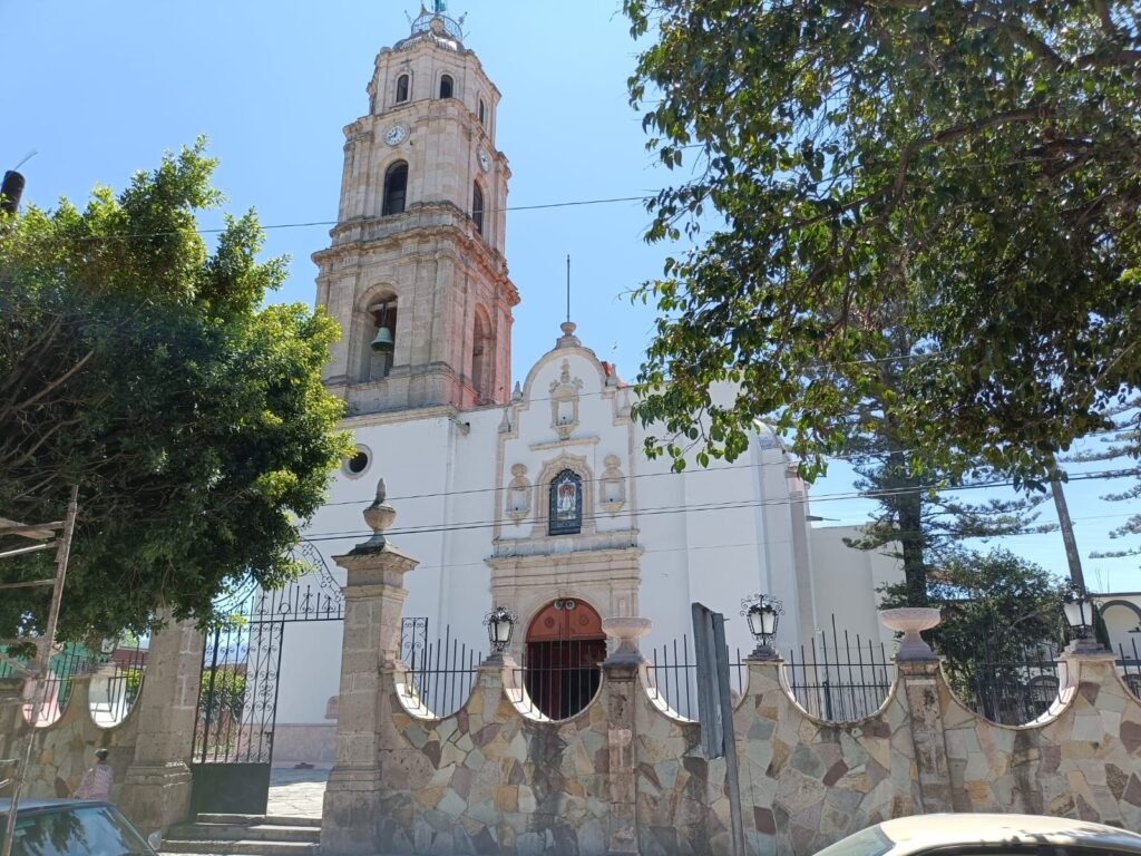 Invitan a Kermés Solidaria en Indaparapeo para Apoyar a Alejandra Marín en su Batalla Contra el Cáncer 3 Iglesia de la plaza principal de indaparapeo
