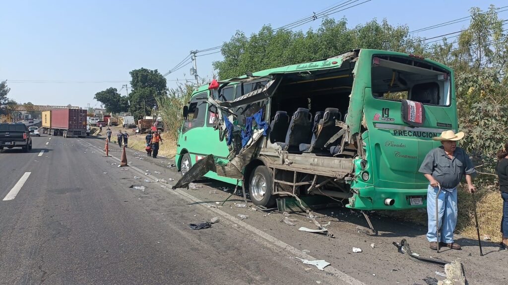 camion accidente Tarimbaro