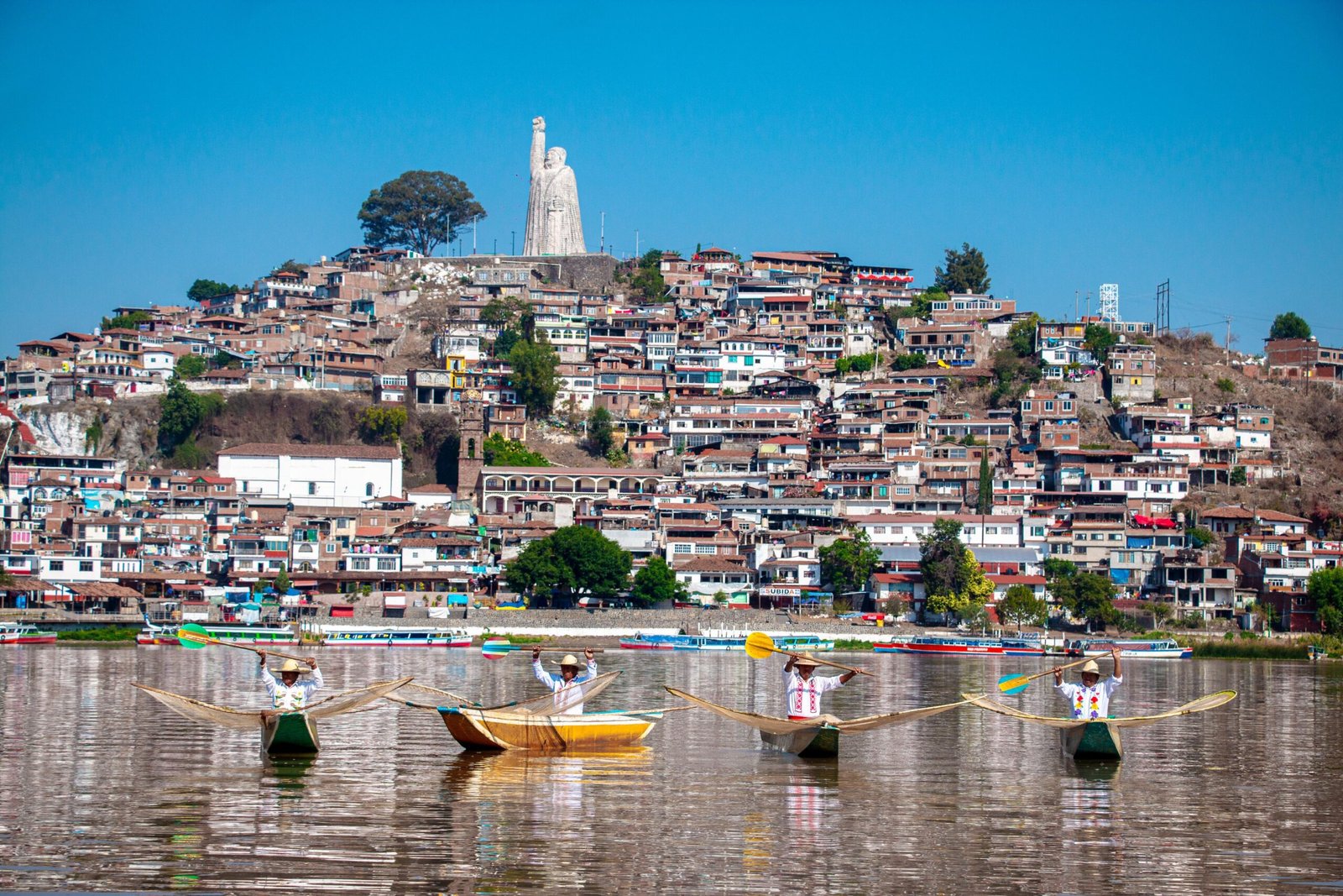 Patzcuaro y Janitzio los destinos para visitar en Michoacan este verano i scaled 3