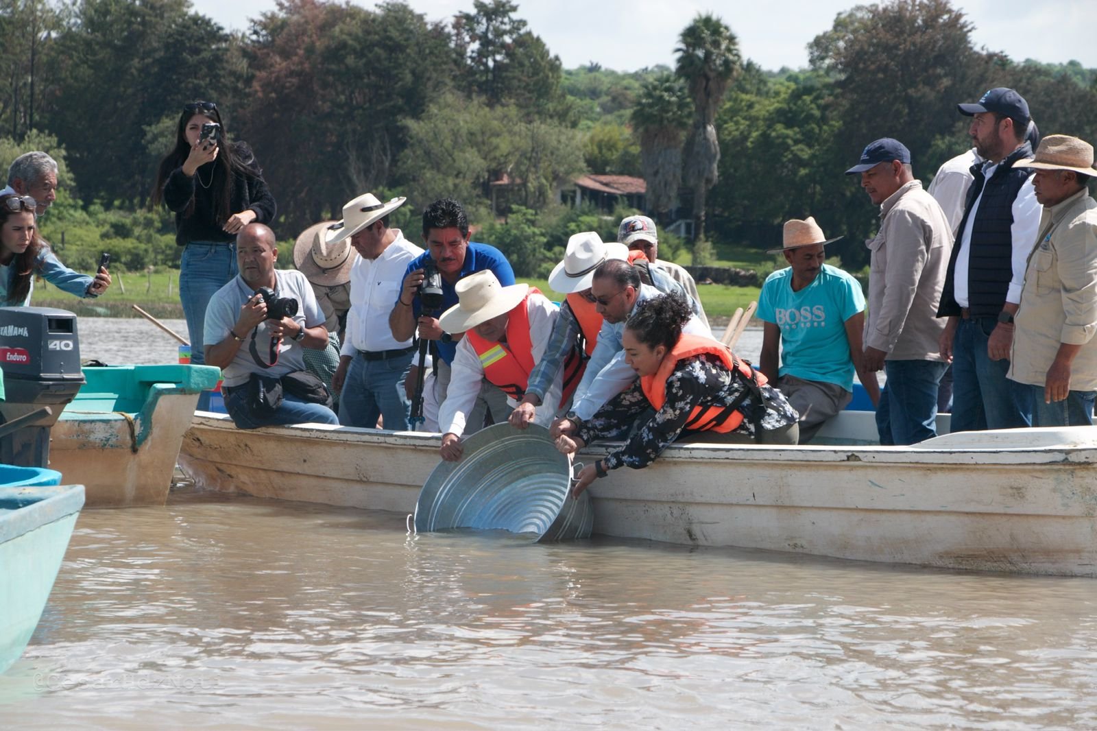 Reproduccion feliz permite siembra de pez blanco en Lago de Patzcuaro COMPESCA 3 1