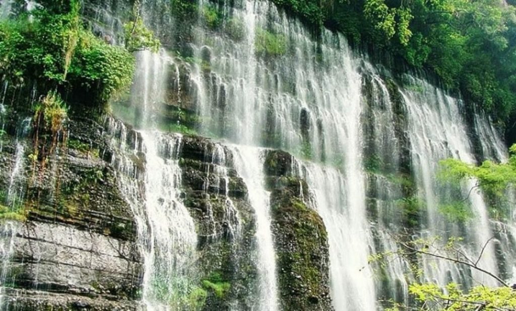 Descubre los Chorros de Varal en Michoacán: Una Aventura Natural con Puente Colgante y Mirador Inolvidable 3 CHORROS DE VARAL EN Michoacan