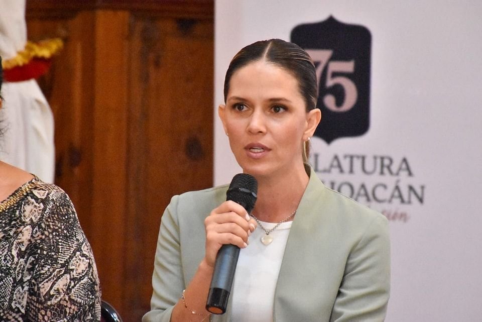 Daniela de los Santos Renuncia al PRI en Michoacan Tras 16 Anos de Militancia