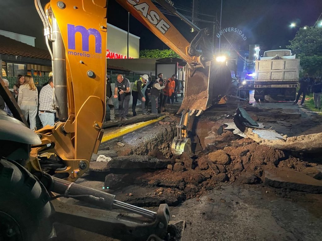 Gobierno Morelia Anuncia Peritaje Tras Socavón en la Lateral de Avenida Camelinas 2 Gobierno Municipal Anuncia Peritaje Tras Dano en la Lateral de Avenida Camelinas
