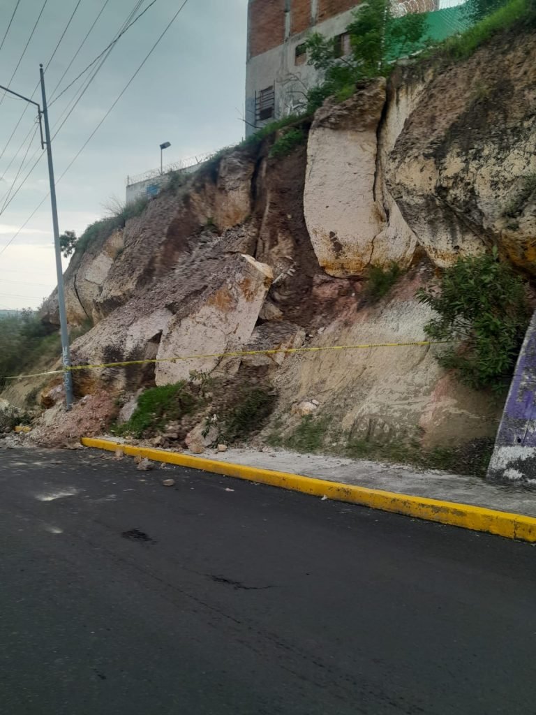 Gobierno de Morelia Asegura Área Afectada por Desprendimiento de Talud en Avenida Guadalupe Victoria 3 Gobierno de Morelia Asegura Area Afectada por Desprendimiento de Talud en Avenida Guadalupe Victoria 6