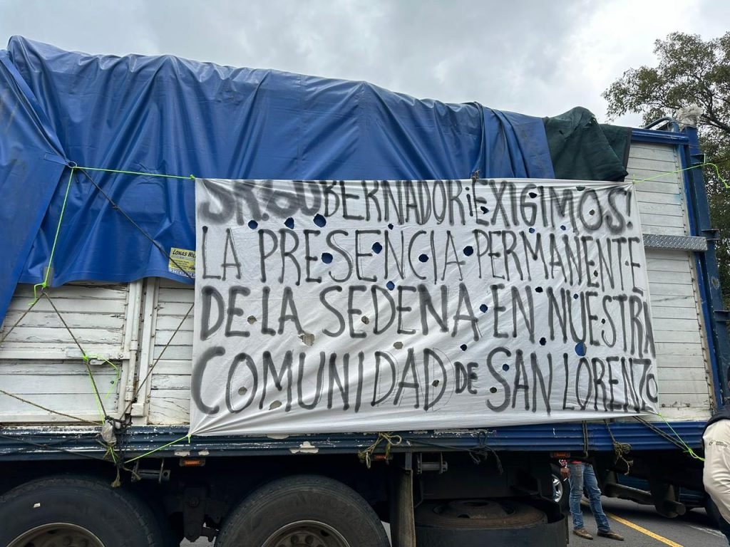 Habitantes de San Lorenzo protestan por la inseguridad en Uruapan