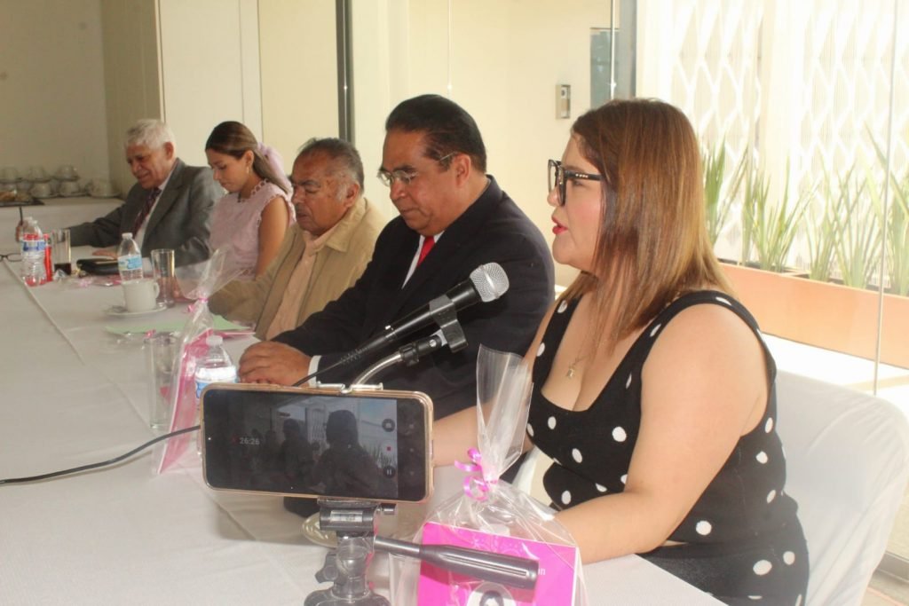 Presentan Libro de Poemas en Homenaje a Lizania Salguero Guzman en Morelia 3