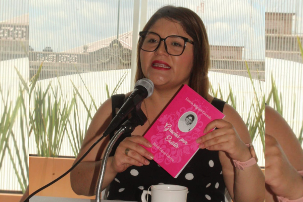 Presentan Libro de Poemas en Homenaje a Lizania Salguero Guzman en Morelia 3