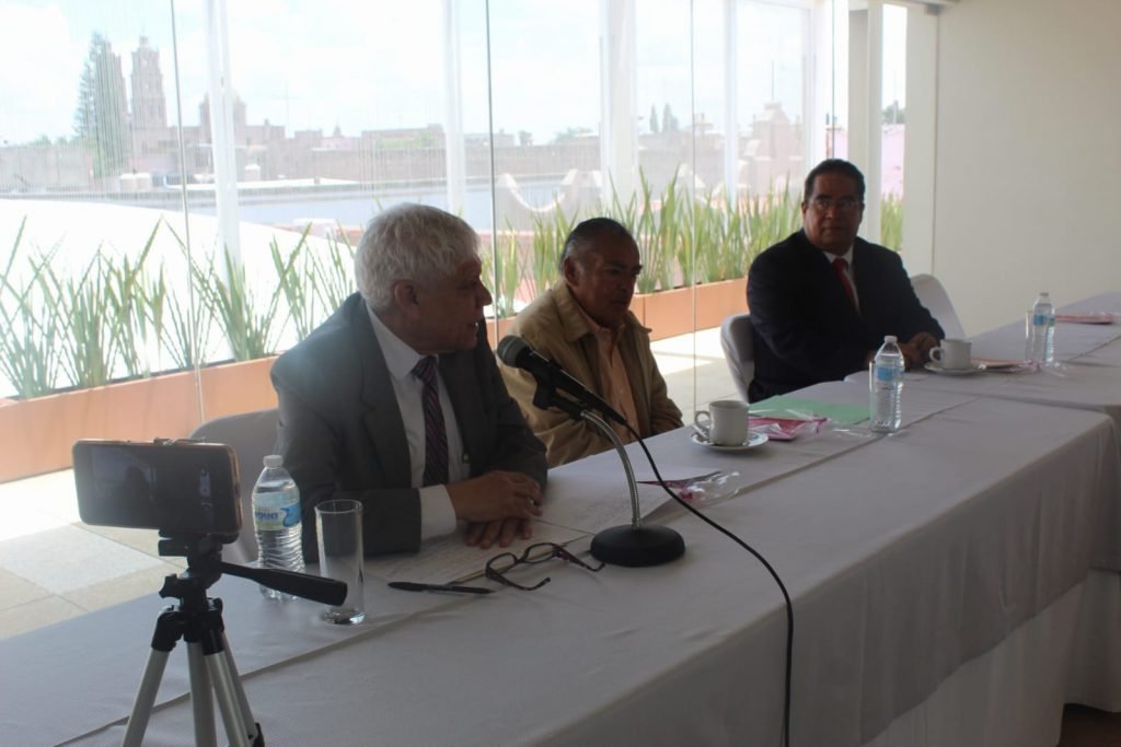 Presentan Libro de Poemas en Homenaje a Lizania Salguero Guzman en Morelia 5