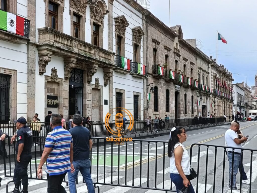 Instalan Vallas Metálicas Previo al Concierto de Banda El Recodo en Morelia 3 1000558358