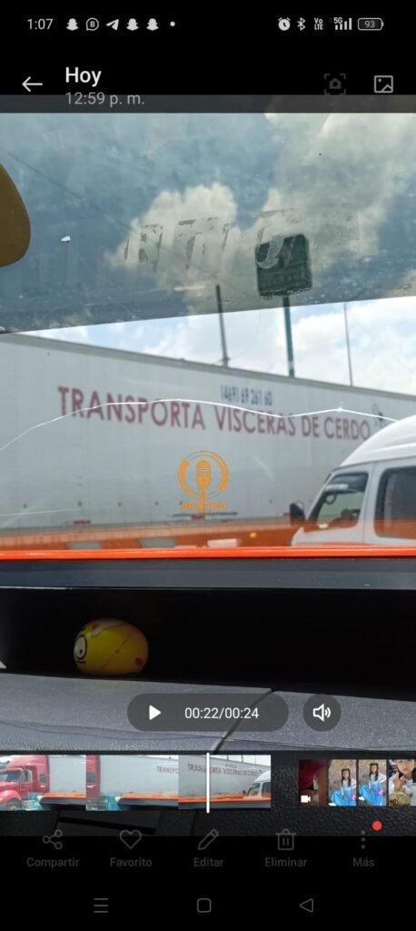 Conductor de tráiler tumba poste y daña viviendas en la colonia Santiaguito, Morelia 3 1000569993