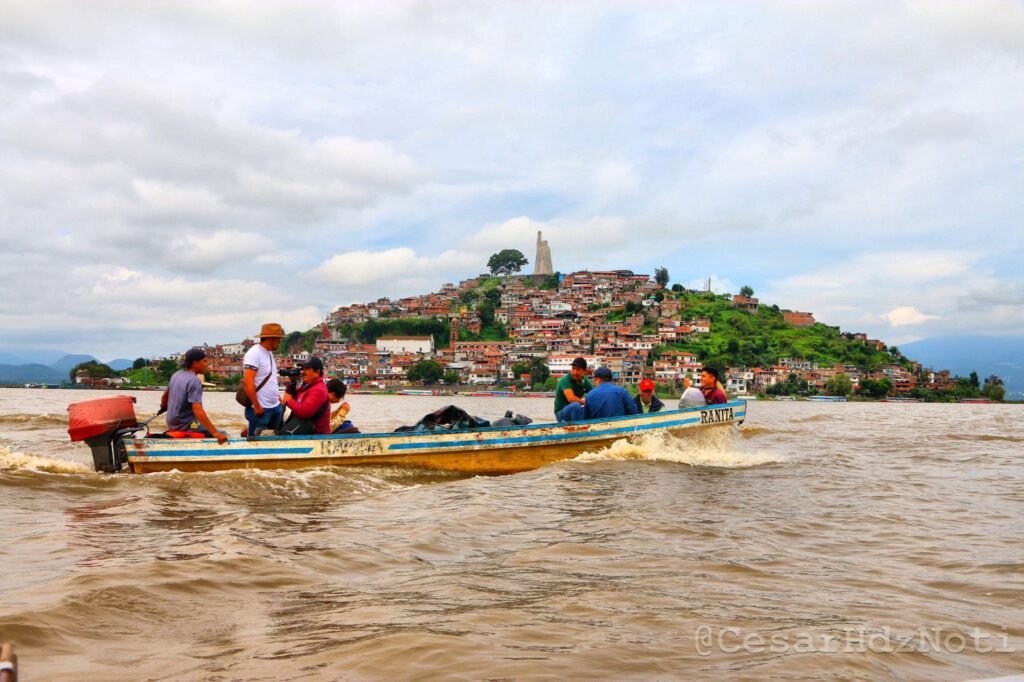Lago de Pátzcuaro se recupera, pasó de 20 cm a 2 metros de profundidad: COMPESCA 2 Lago de Patzcuaro se recupera paso de 20 cm a 2 metros de profundidad COMPESCA