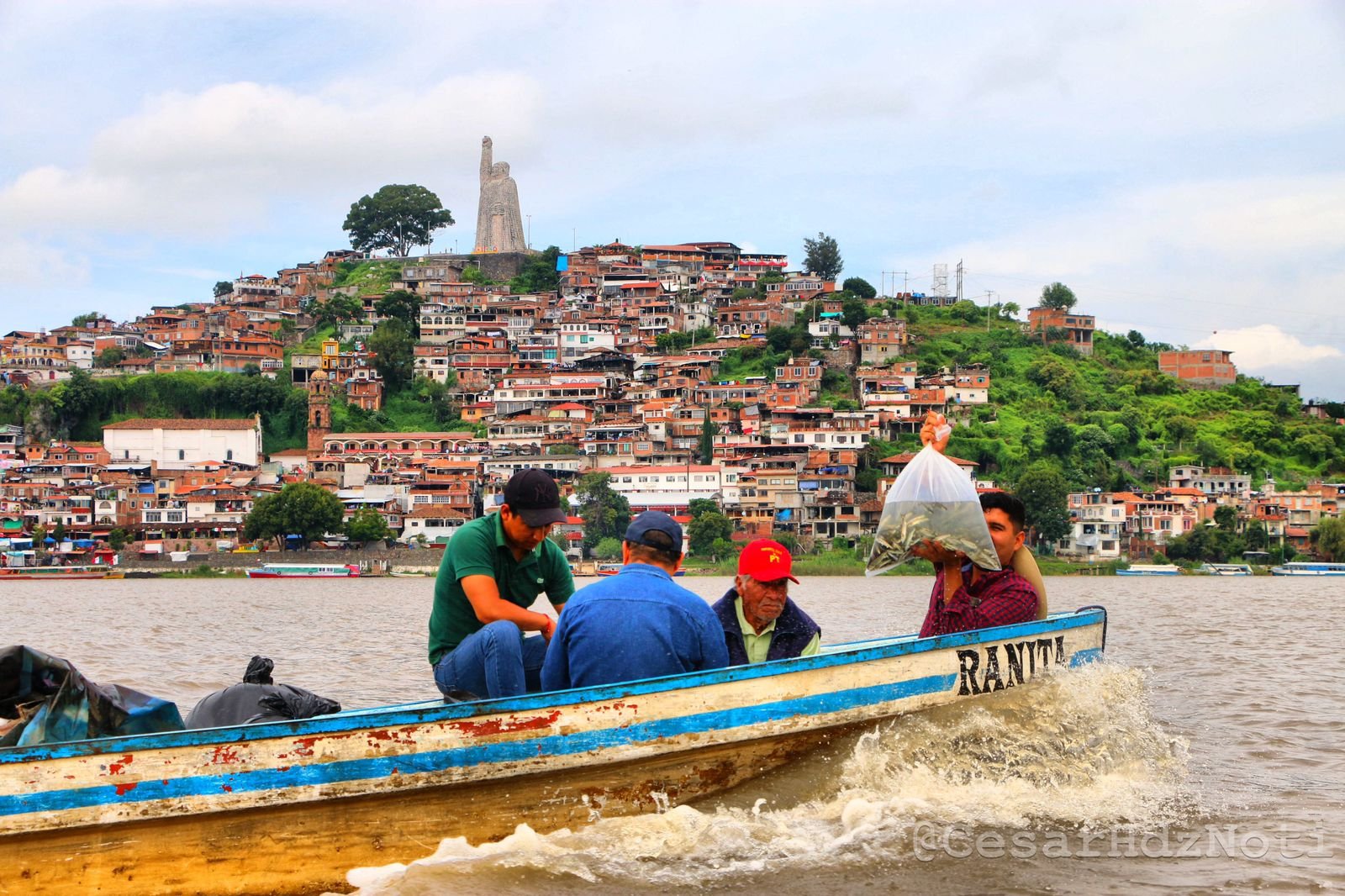 Lago de Patzcuaro se recupera paso de 20 cm a 2 metros de profundidad COMPESCA 7