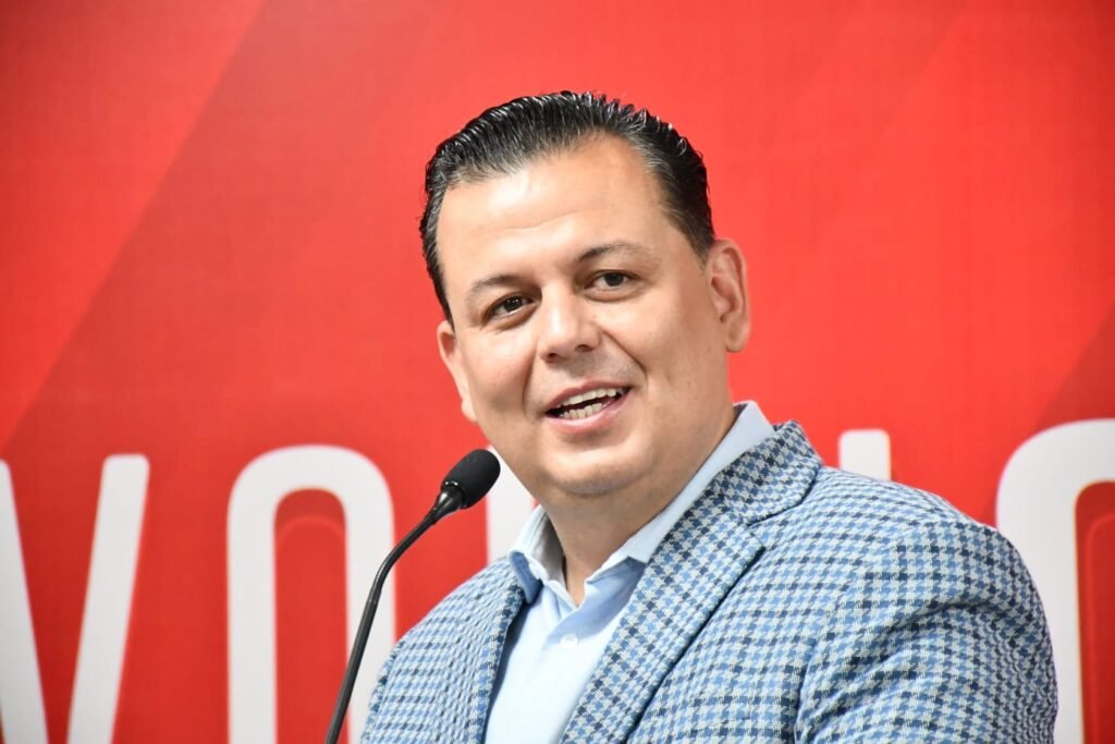 Memo Valencia Propone Fija el 10 de Junio como Dia del Padre en Michoacan