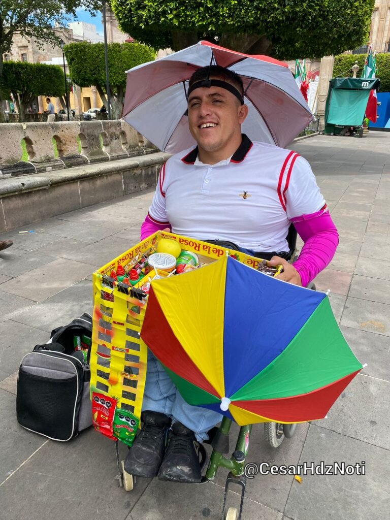 Paraatleta de Guanajuato vende chicles en Morelia para pagar gastos de competencias 3 Paraatleta de Guanajuato vende chicles en Morelia para pagar gastos de competencias 2