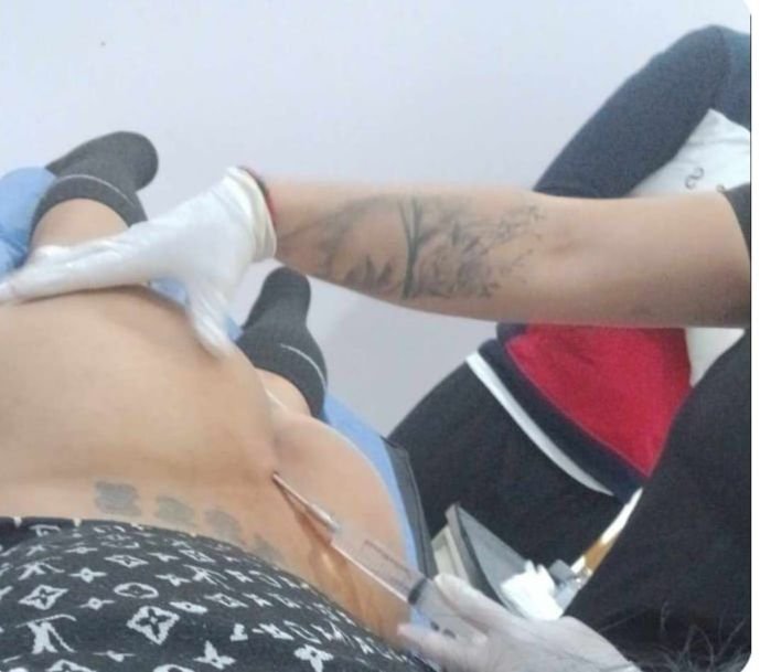 FGE sin justicia para mujer víctima de clínica de belleza en Morelia 4 Una madre soltera sigue luchando en contra de la burocracia de las instituciones en Michoacán, debido a las distintas “trabas” que ha encontrado en la Fiscalía General del estado (FGE) después de interponer una denuncia ante un mal procedimiento estético.