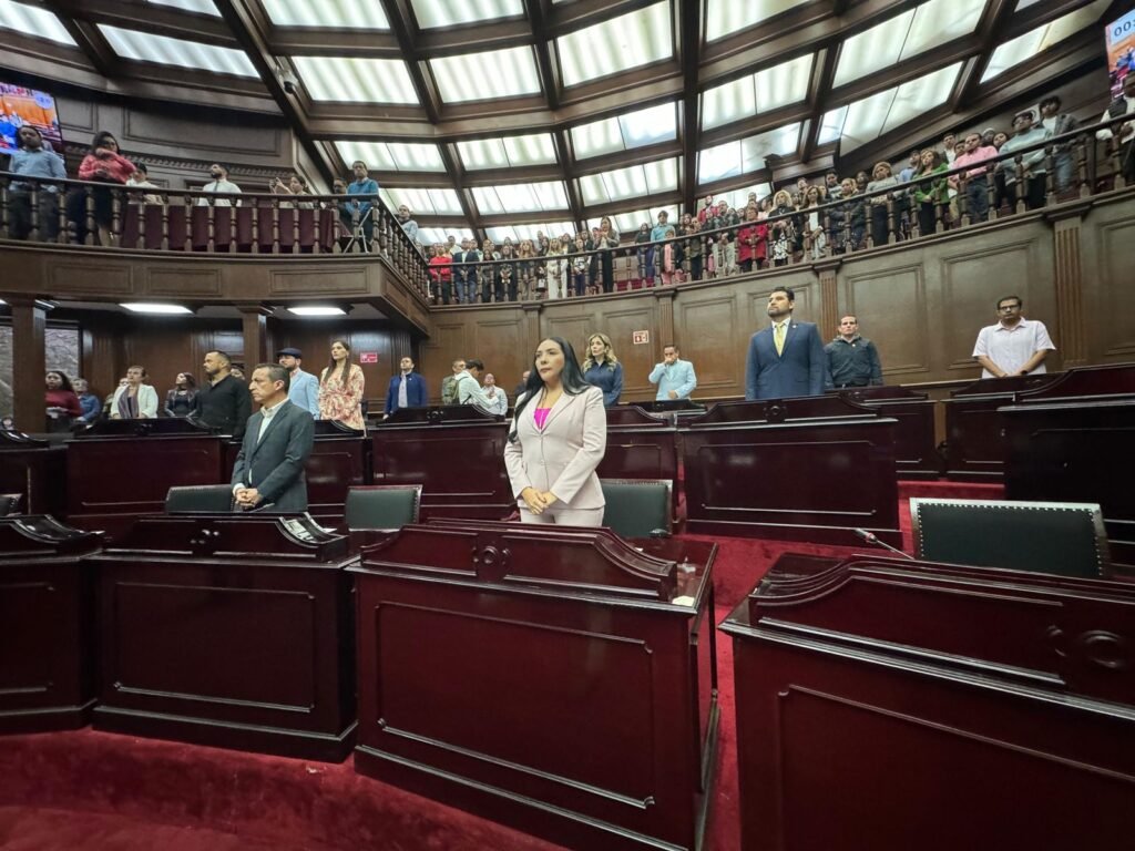 Diputada Adriana Campos Huirache rinde homenaje a Alejandro Arcos Catalan ya la maestra Ifigenia Martinez 2