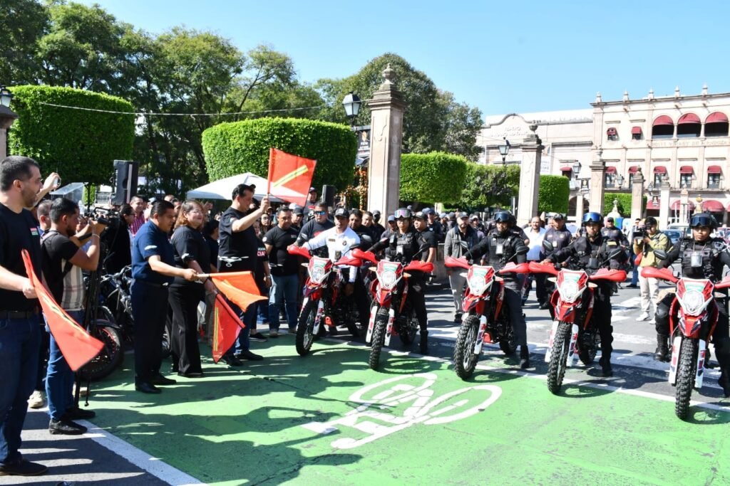 Memo Valencia y Santiago Sánchez donan cinco motocicletas al Agrupamiento Tigre AC para reforzar la seguridad en Morelia 4 Memo Valencia y Santiago Sanchez donan cinco motocicletas al Agrupamiento Tigre AC para reforzar la seguridad en Morelia