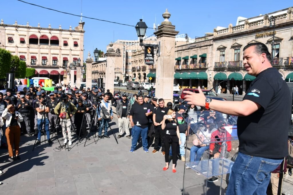 Memo Valencia y Santiago Sánchez donan cinco motocicletas al Agrupamiento Tigre AC para reforzar la seguridad en Morelia 3 Memo Valencia y Santiago Sanchez donan cinco motocicletas al Agrupamiento Tigre AC para reforzar la seguridad en Morelia 78