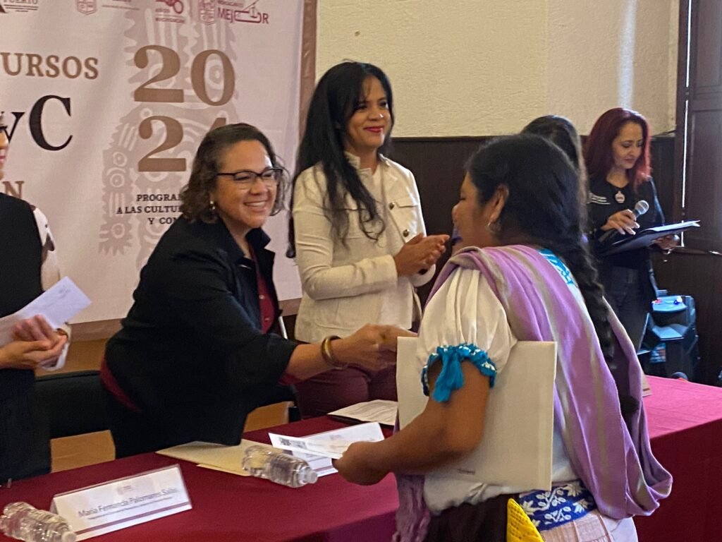 Michoacan distribuye mas de un millon de pesos en proyectos culturales regionales