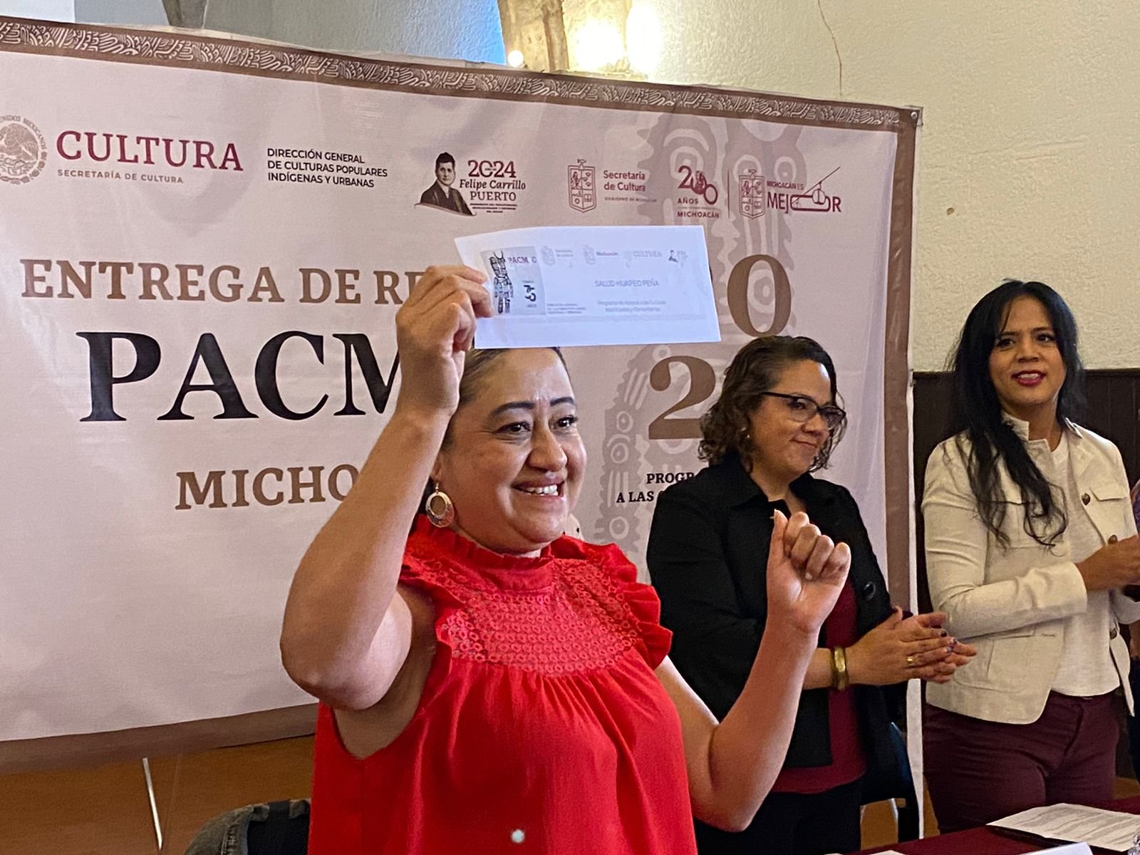 Michoacan distribuye mas de un millon de pesos en proyectos culturales regionales 7