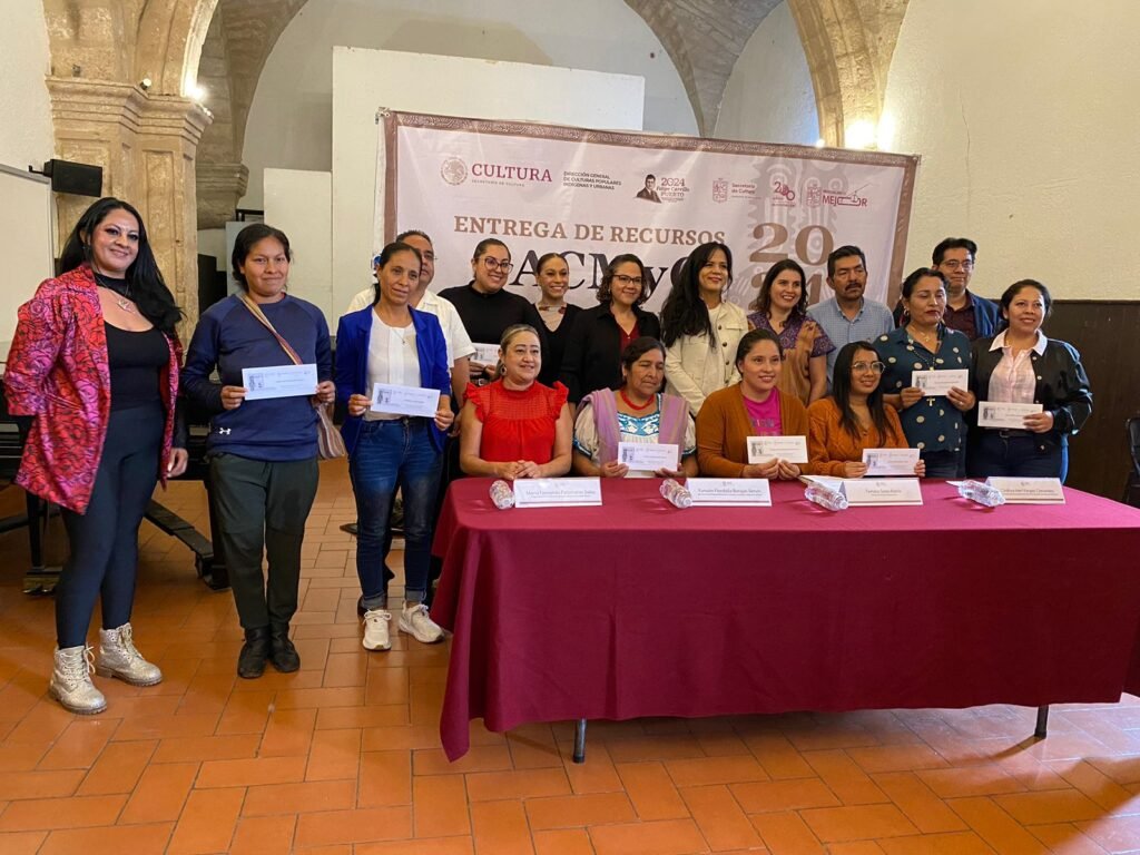 Michoacan distribuye mas de un millon de pesos en proyectos culturales regionales 8