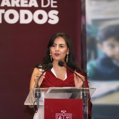 Anuncian becas de casi 2 mil pesos para alumnos de secundaria en Michoacán 3 gabriela molina secretaria de educacion de Michoacan