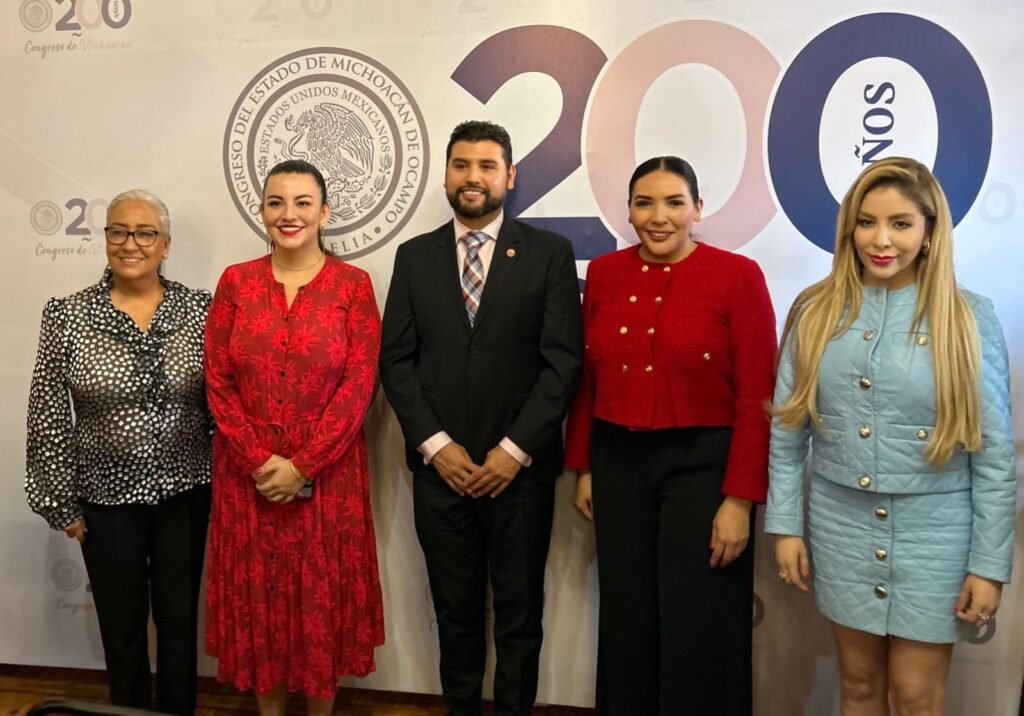 ADRIANA CAMPOS HUIRACHE SE COMPROMETE A FORTALECER EL DESARROLLO SOCIAL EN MICHOACÁN 2 img 20241009 wa01045961076775788972299