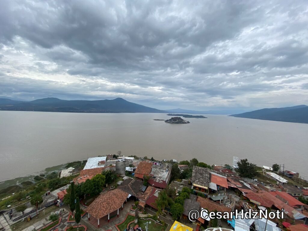 Necesario crear cinturón ambiental para blindar Lago de Pátzcuaro: Investigador UMSNH 3 img 20241017 wa01411370851769622010507