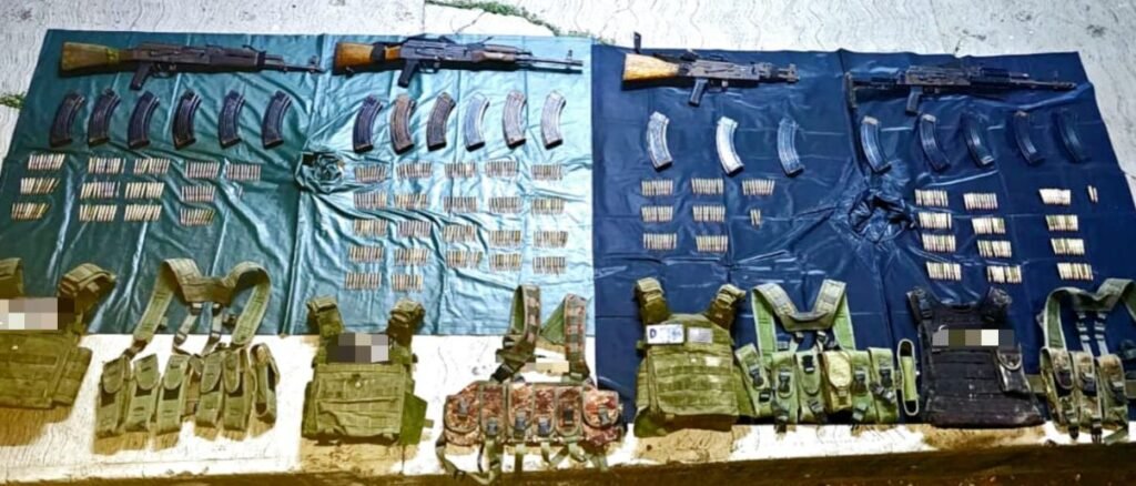Agentes federales y estatales detienen a 4 personas con armamento en Apatzingan 8900