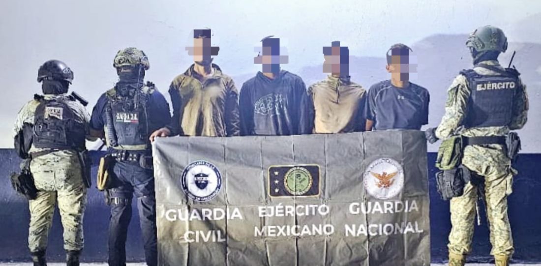Agentes federales y estatales detienen a 4 personas con armamento en Apatzingan