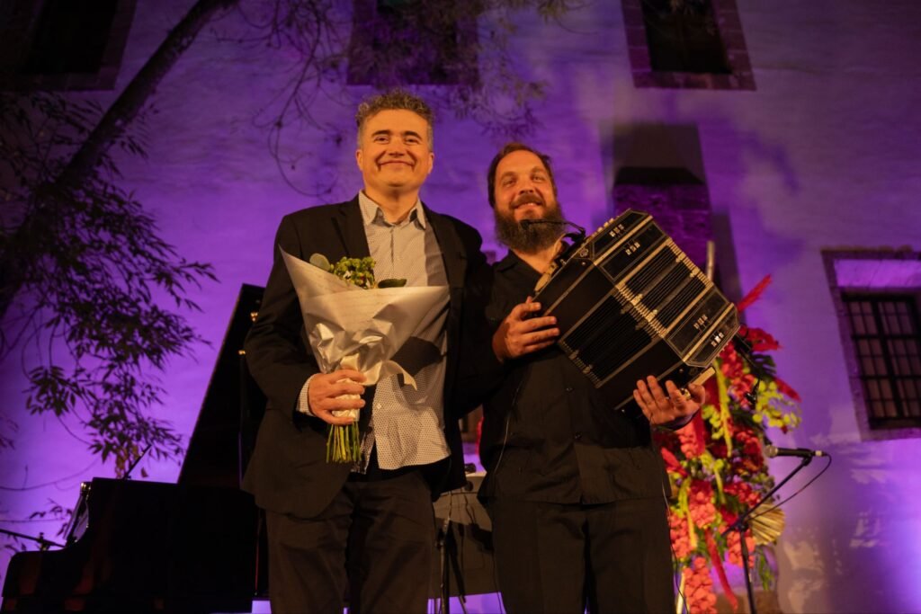 <br>Noche de tango: Un deleite musical con Alex Mercado y Raúl Vizzi 2 img 20241119 wa00532767698583602604406
