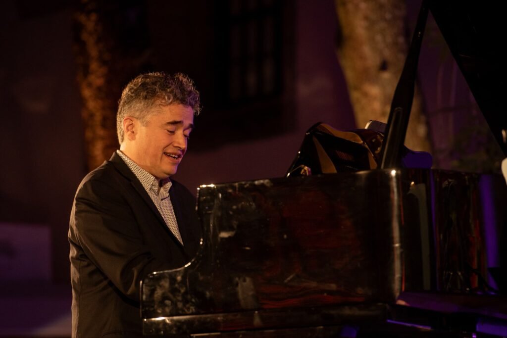<br>Noche de tango: Un deleite musical con Alex Mercado y Raúl Vizzi 4 img 20241119 wa00636152076976342317246