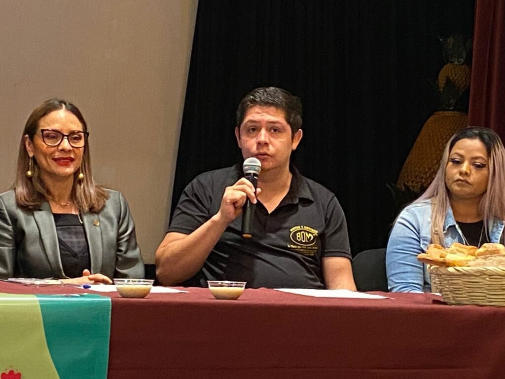 ¡Ajua! Ven y consume productos directos del fabricante en la Feria del Zapato, el Pan y la Lenteja Huaniqueo 2024 2 ¡Ajua Ven y consume productos directos del fabricante en la Feria del Zapato el Pan y la Lenteja Huaniqueo 2024asdasdasdas
