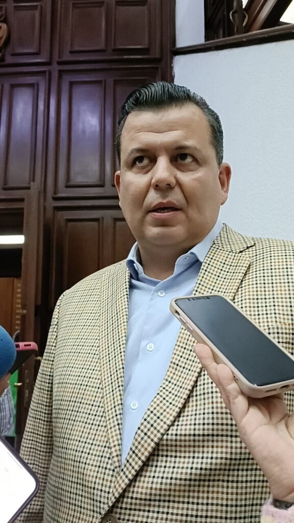 Diputado Guillermo Valencia Reyes pide un minuto de silencio por víctimas de violencia en Michoacán 3 Diputado Guillermo Valencia Reyes pide un minuto de silencio por victimas de violencia en Michoacan 89