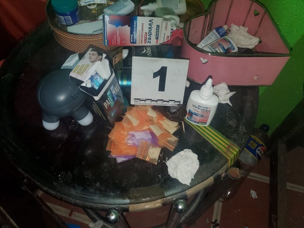 Durante un cateo interinstitucional llevado a cabo en la colonia Jaujilla, fueron aseguradas 625 dosis de narcótico 3 Durante un cateo interinstitucional llevado a cabo en la colonia Jaujilla fueron aseguradas 625 dosis de narcotico 876