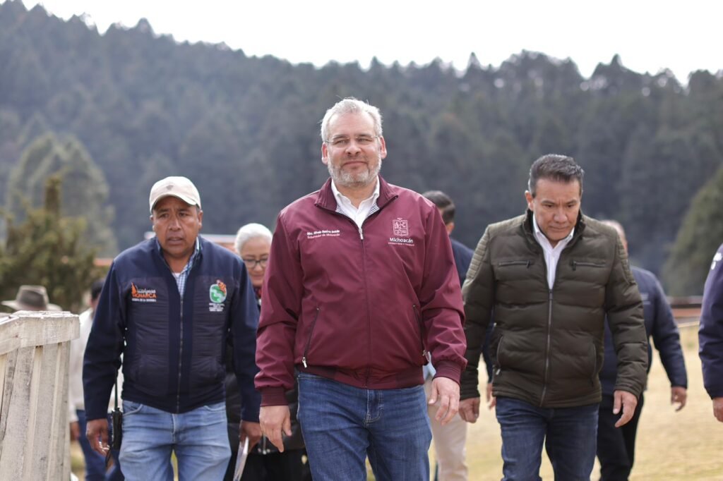 Gobernador de Michoacán celebra 50 años del descubrimiento la Mariposa Monarca 2 Gobernador de Michoacan celebra 50 anos del descubrimiento la Mariposa Monarca 1