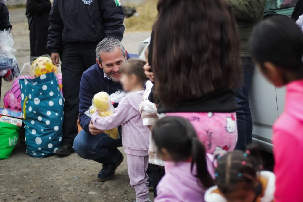 Policía Morelia lleva alegría a niñas y niños en el Día de Reyes 4 img 20250106 wa00697860486432543979580