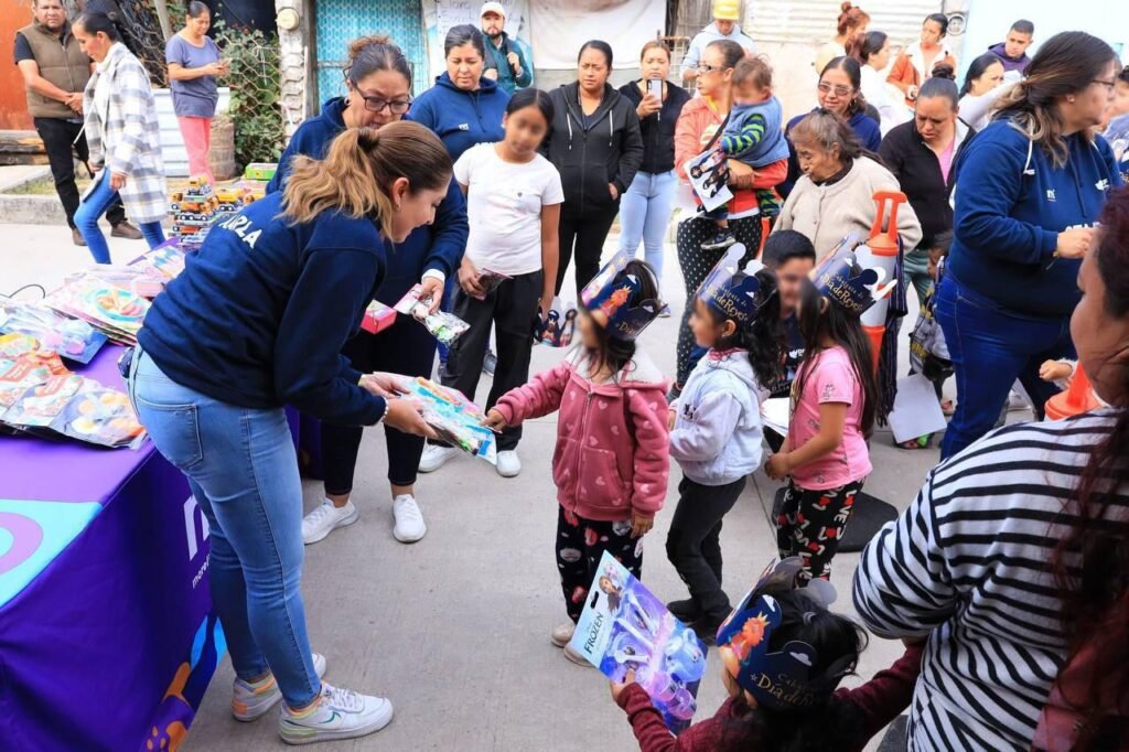 <br>DIF de Morelia lleva alegría y regalos de los Reyes Magos a niñas y niños 2 img 20250108 wa00444062690627069149192