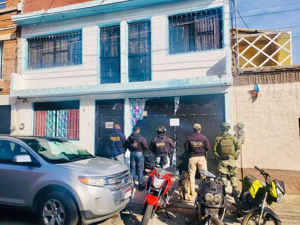 Fiscalía General asegura inmueble en la colonia Ventura Puente; se aseguraron tres motocicletas y 950 dosis de narcótico 2 img 20250121 wa01065198139255357017070