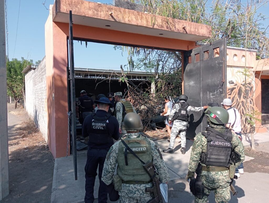 Durante cateo interinstitucional realizado en Múgica, asegura Fiscalía General 10 vehículos con reporte de robo, y autopartes 2 img 20250128 wa0018299990324202671716