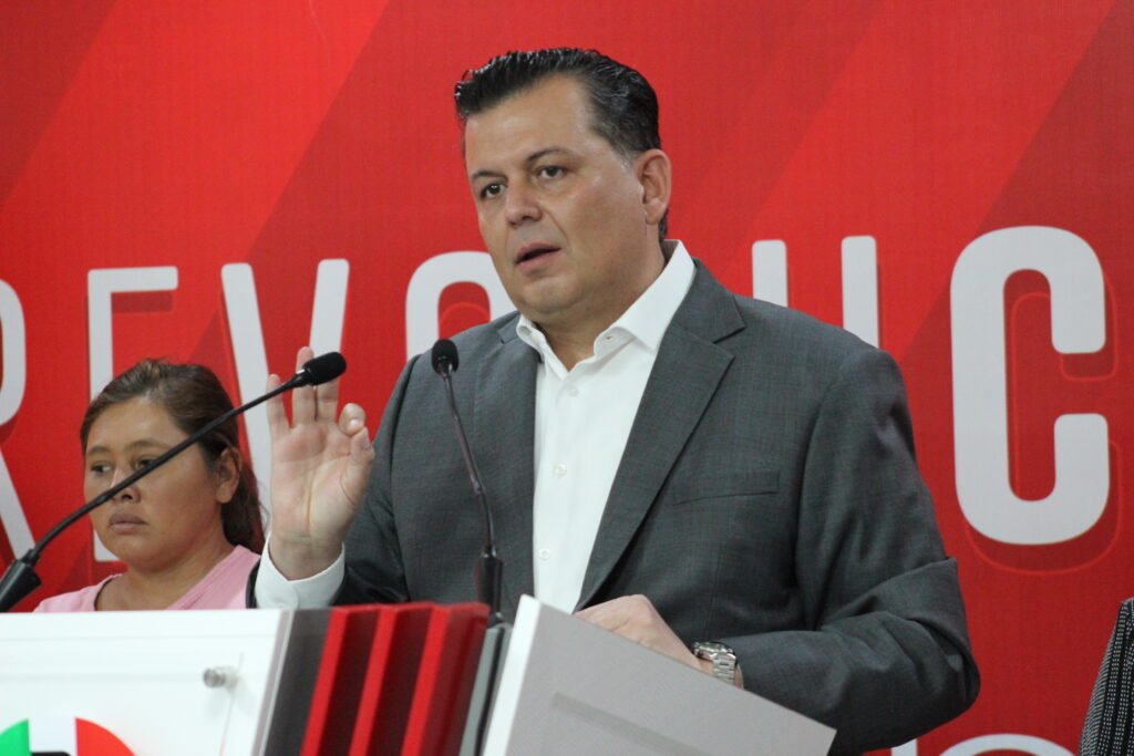 De alto riesgo en Michoacán oficios como jornalero y futbolista: Memo Valencia 2 De alto riesgo en Michoacan oficios como jornalero y futbolista Memo Valencia 89