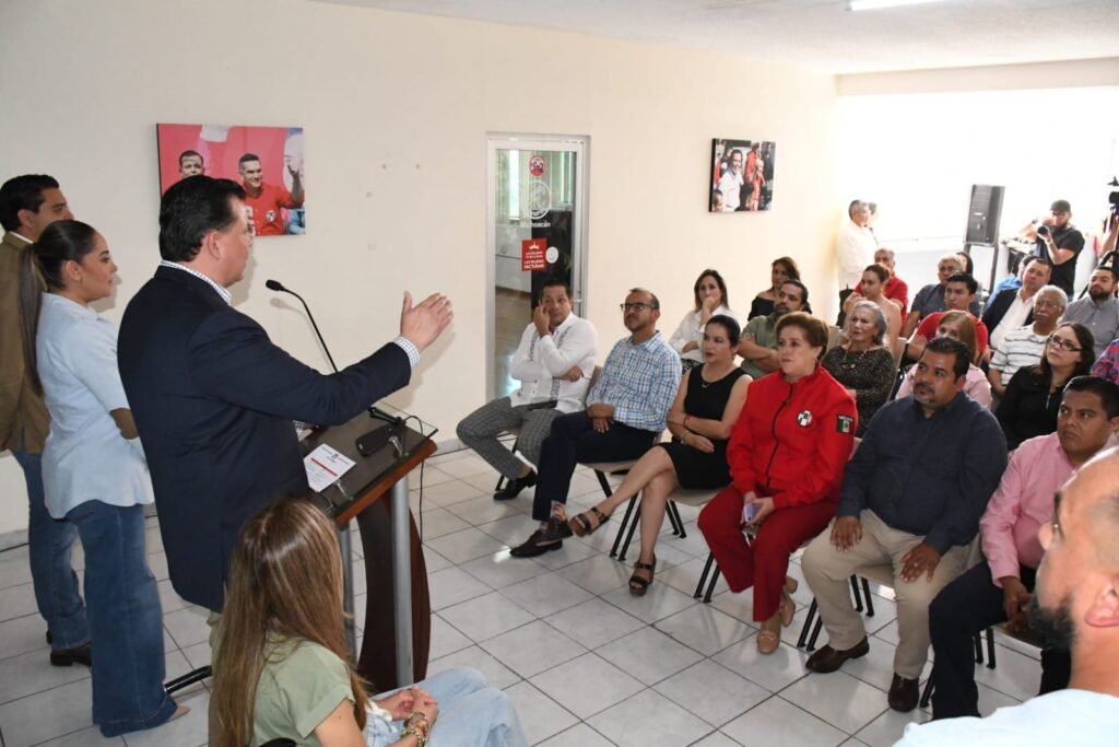 La dirigencia estatal del PRI arranco los trabajos para la colocacion de un elevador en el Comite Directivo Estatal 8joo