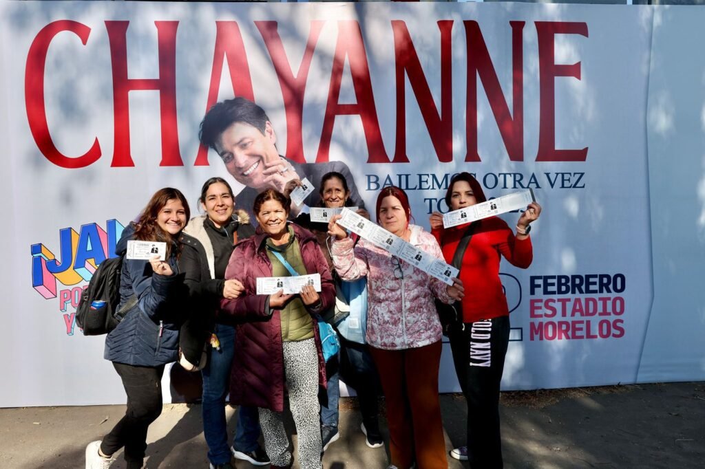 Michoacanos dejan todo por Chayanne; arranca canje de boletos en el Morelos 3 img 20250204 wa0015426868608293007684