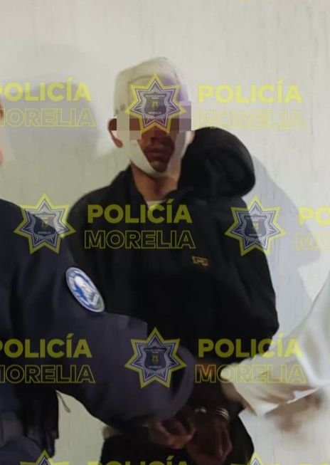 Hombre roba un auto, choca y lo detienen policías de Morelia 2 Hombre roba un auto choca y lo detienen policias de Morelia 7