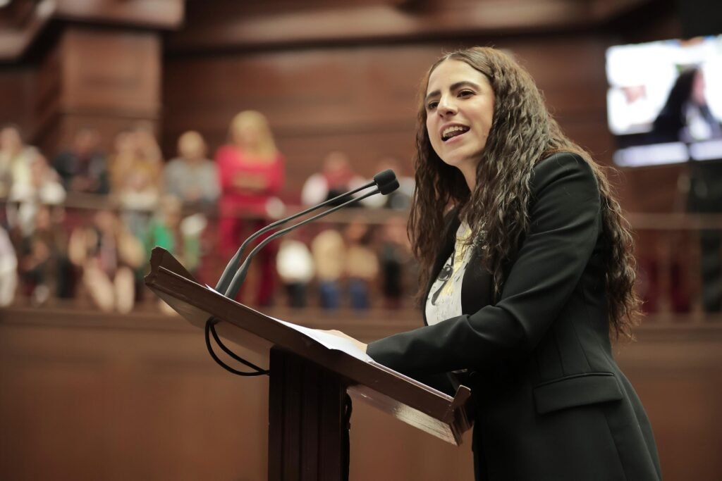 Hoy ganó el pueblo: Giulianna Bugarini logra la aprobación de la reforma que prohíbe las corridas de toros 2 •La diputada aseguro que hoy se rompe con siglos de opresion disfrazada de tradicion. Hoy Michoacan eligio el lado correcto de la historia. 78