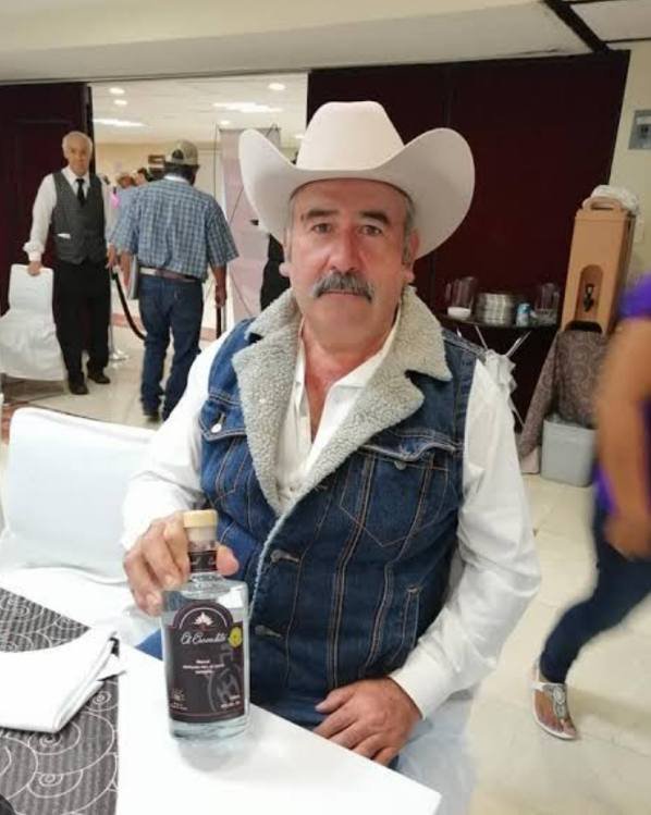 Asesinan a Don Sergio Rangel, productor de mezcal Piedras de Lumbre; a más 4 horas de su muerte ninguna autoridad llega a la escena del crimen. 2 Asesinan a Don Sergio Rangel productor de mezcal Piedras de Lumbre a mas 4 horas de su muerte ninguna autoridad llega a la escena del crimen. 8