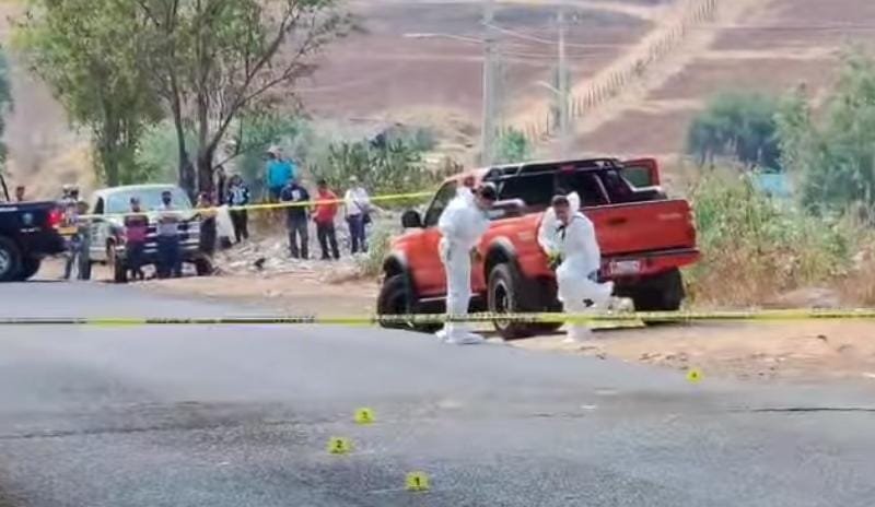 Asesinan a Don Sergio Rangel, productor de mezcal Piedras de Lumbre; a más 4 horas de su muerte ninguna autoridad llega a la escena del crimen. 4 Asesinan a Don Sergio Rangel productor de mezcal Piedras de Lumbre a mas 4 horas de su muerte ninguna autoridad llega a la escena del crimen