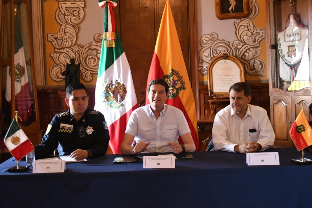 Bernardo Leon Olea Ex comisionado de Seguridad Regresa a la Policia Morelia