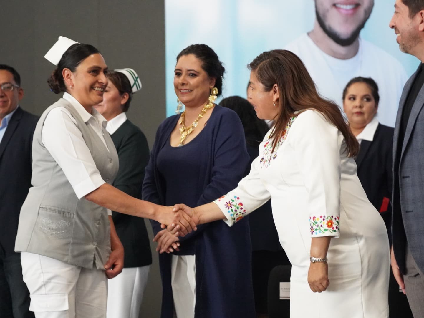 Reconoce Belinda Iturbide labor de las y los enfermeros en su dia 78
