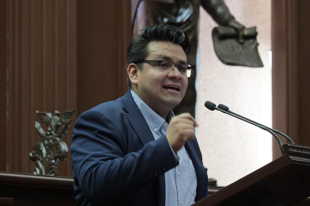Toño Carreño presenta iniciativa para visibilizar enfermedades autoinmunes 2 Para el legislador de Movimiento Ciudadano el lupus debe ser prevenido y en su caso atendido 78